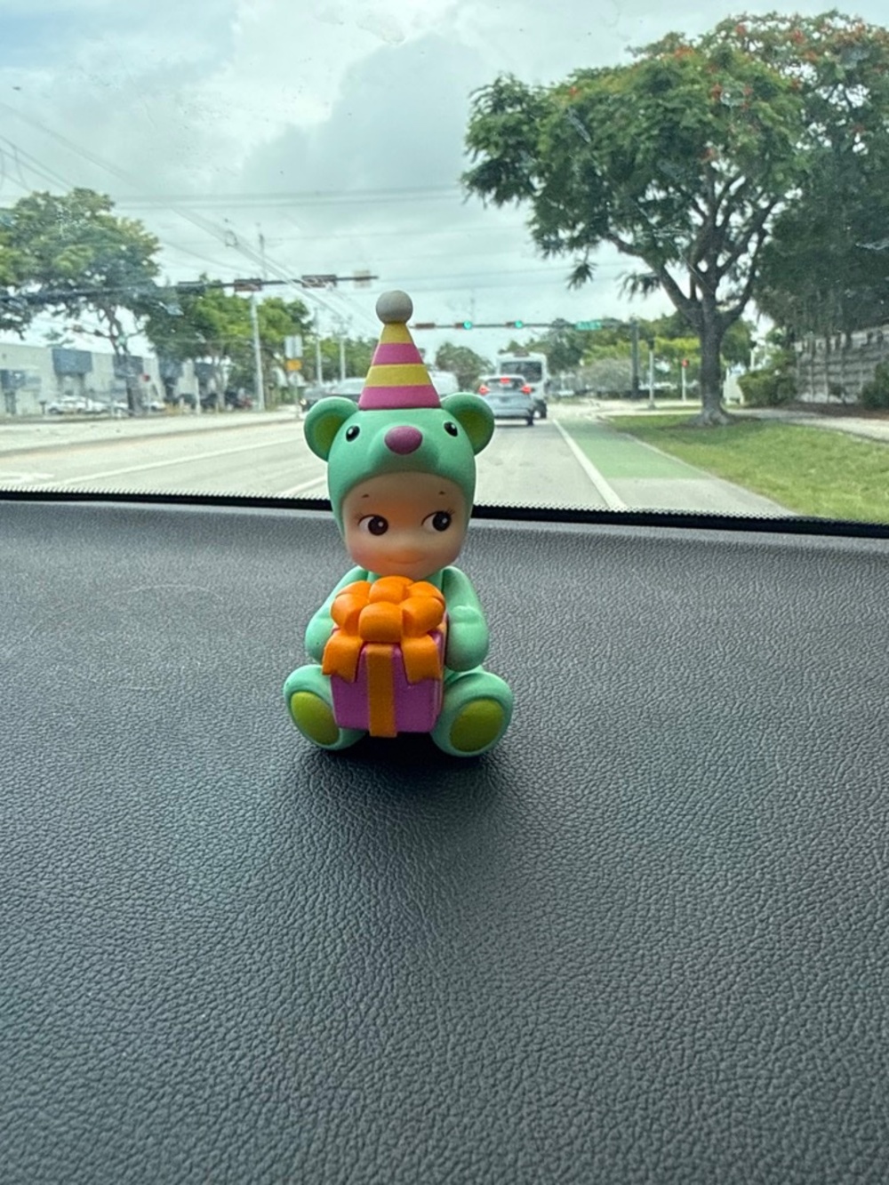 Birthday bear Sonny angel